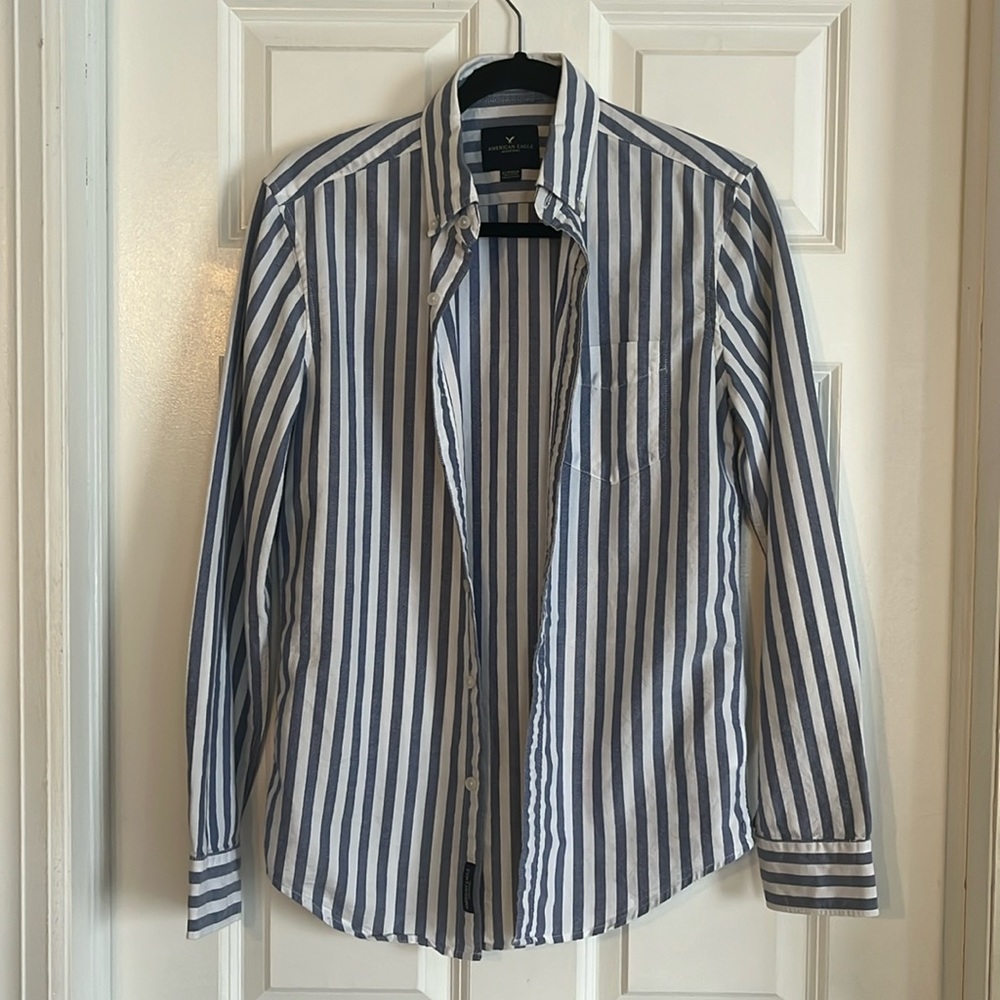 American Eagle button down shirt